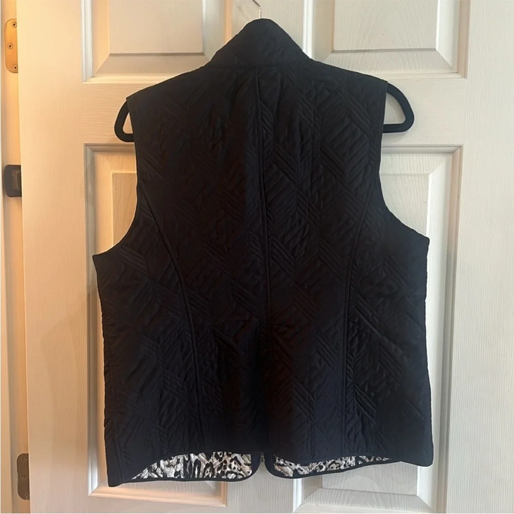 Chico’s Black Light Vest Animal Print Interior Sz 2 Nice w/Dress Shirt & Scarf